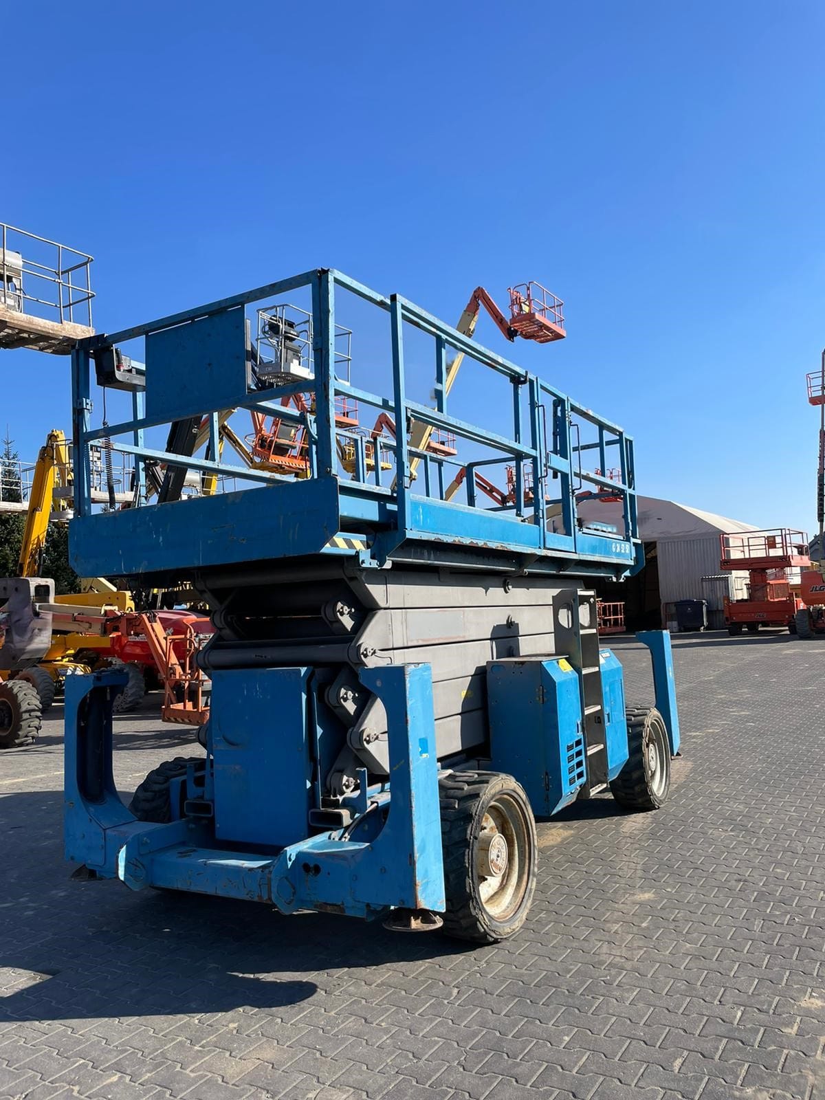 Sold - Scissor Lift - View 3